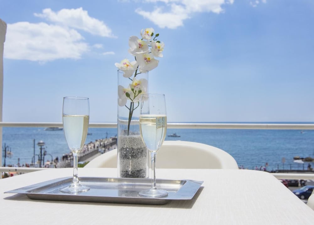 Hotel Fontana — Hotel rooms in Amalfi, Campania