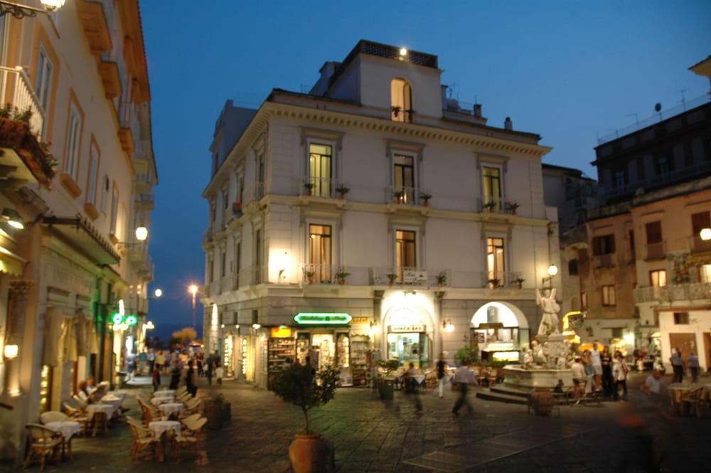 Hotel Fontana — Hotel building in Amalfi, Campania