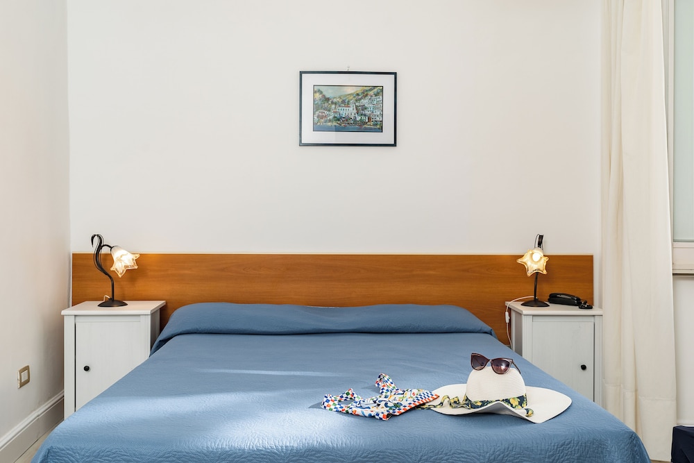 Hotel Fontana — Hotel rooms in Amalfi, Campania