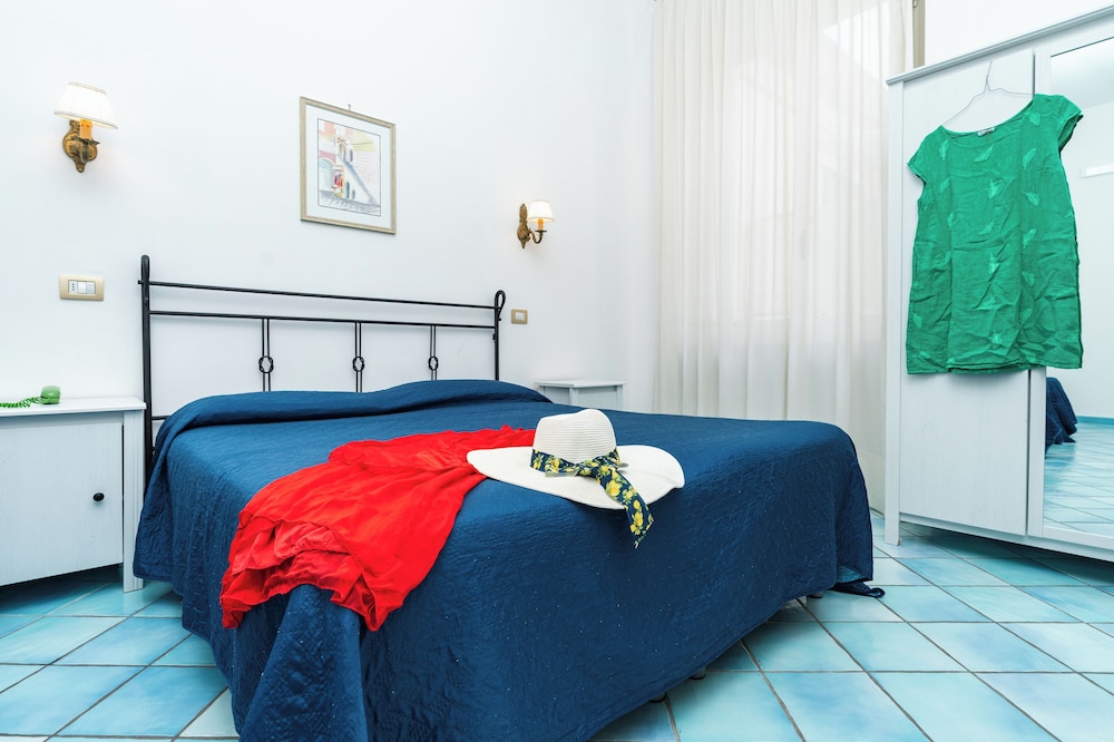 Hotel Fontana — Hotel rooms in Amalfi, Campania