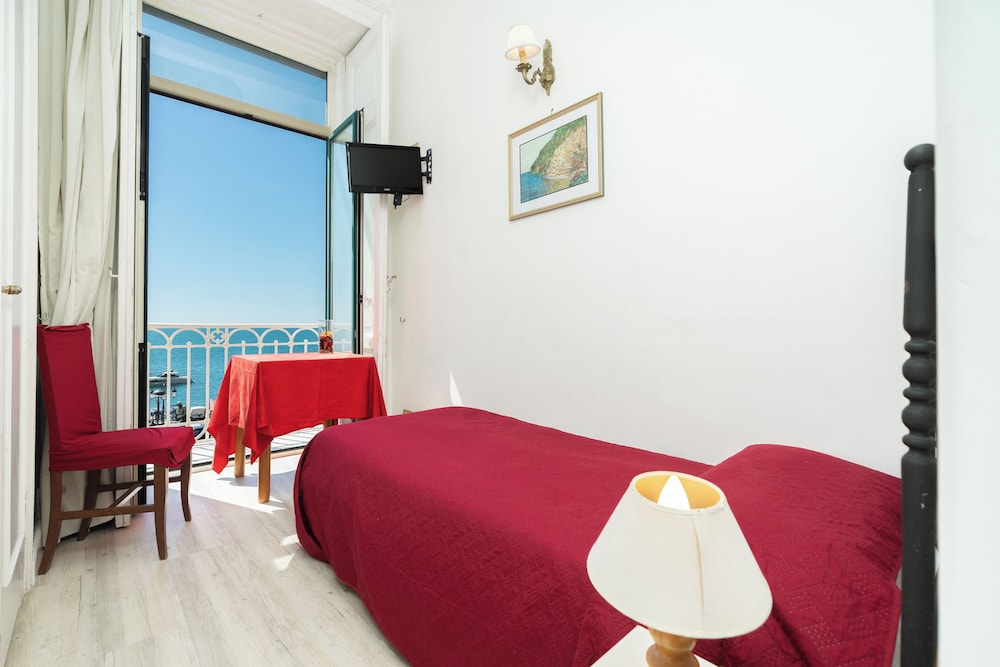 Hotel Fontana — Hotel rooms in Amalfi, Campania