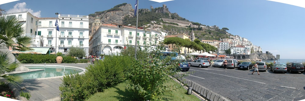 Hotel Fontana — Hotel building in Amalfi, Campania