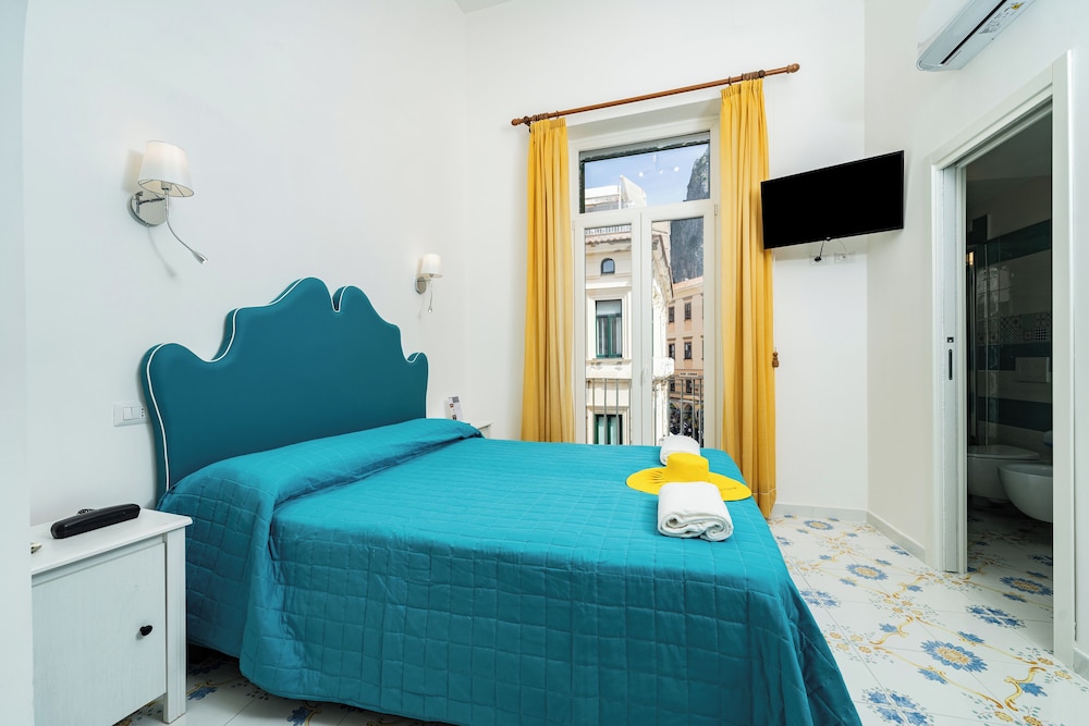 Hotel Fontana — Hotel rooms in Amalfi, Campania