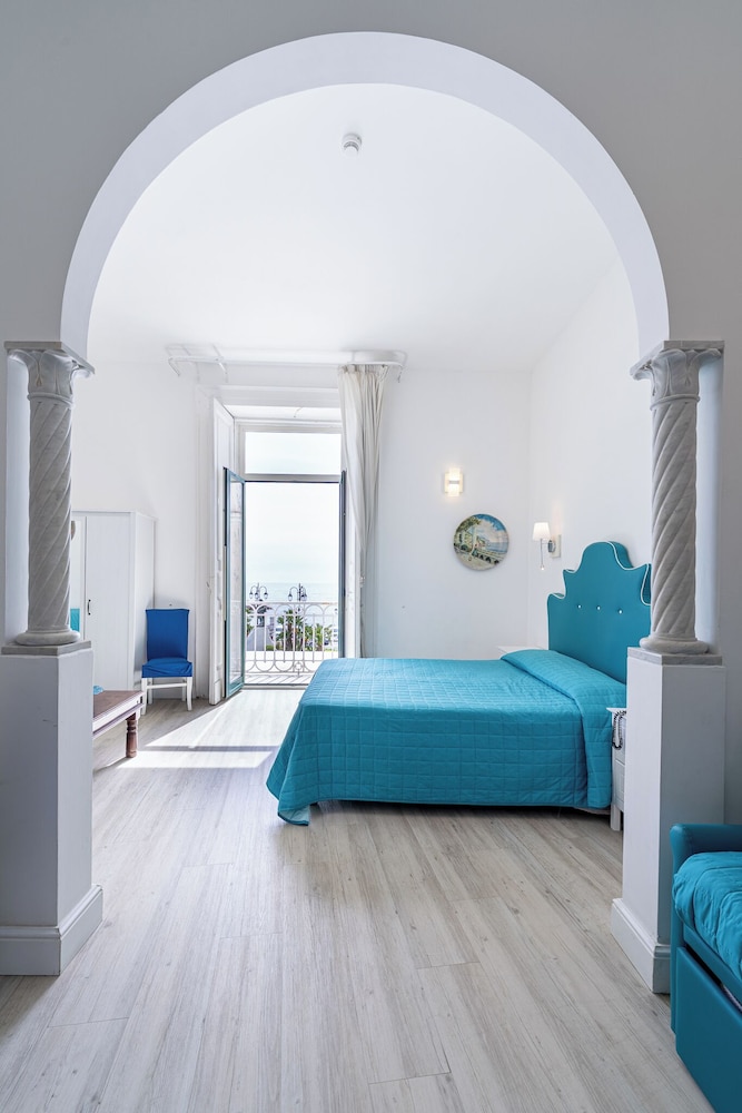 Hotel Fontana — Hotel rooms in Amalfi, Campania
