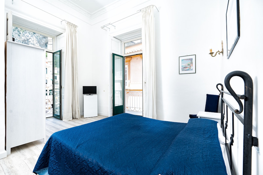 Hotel Fontana — Hotel rooms in Amalfi, Campania