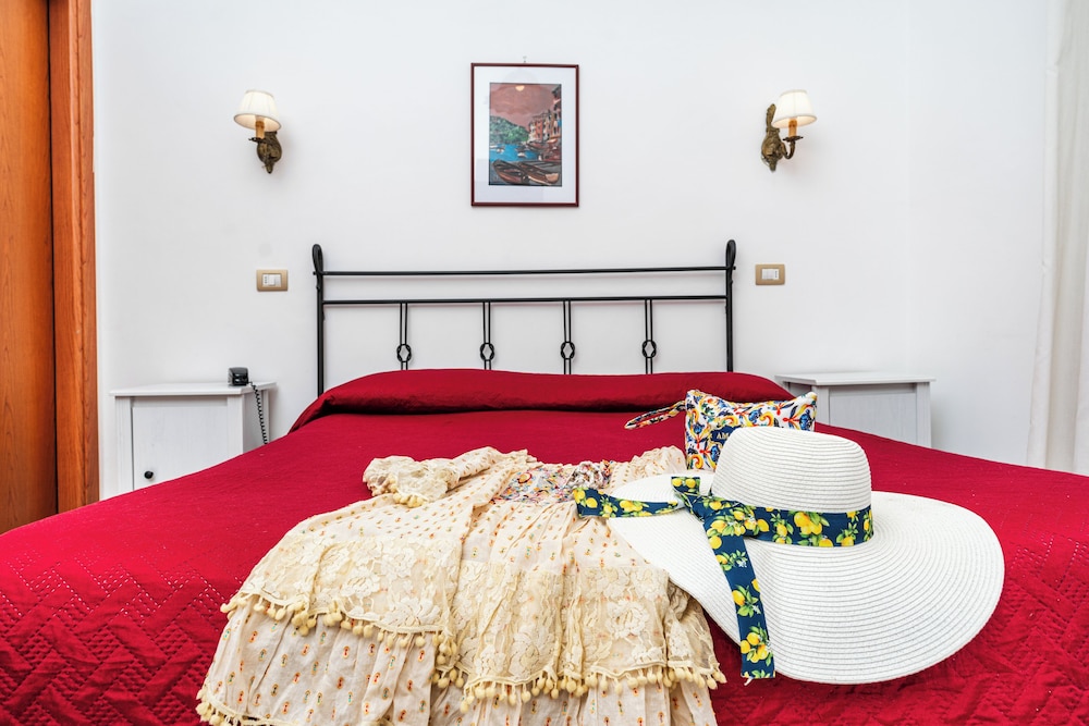 Hotel Fontana — Hotel rooms in Amalfi, Campania