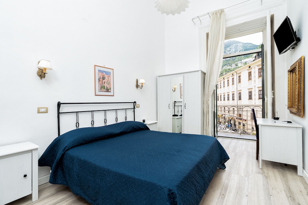 Hotel Fontana — Hotel rooms in Amalfi, Campania