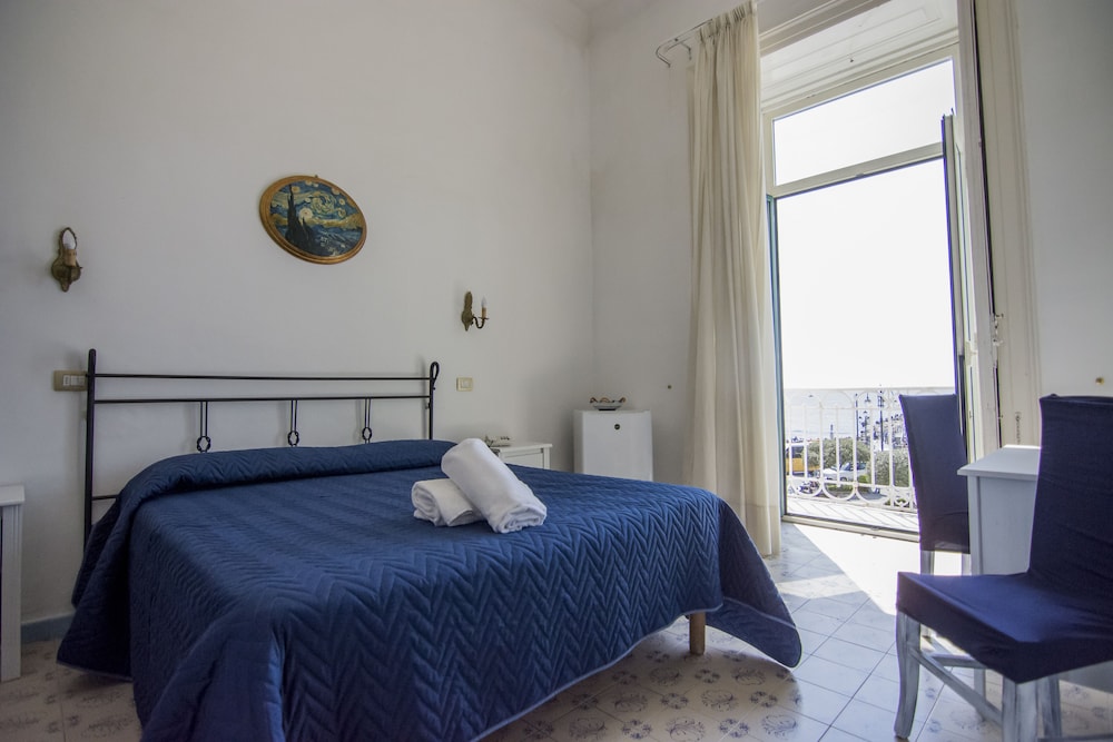 Hotel Fontana — Hotel rooms in Amalfi, Campania