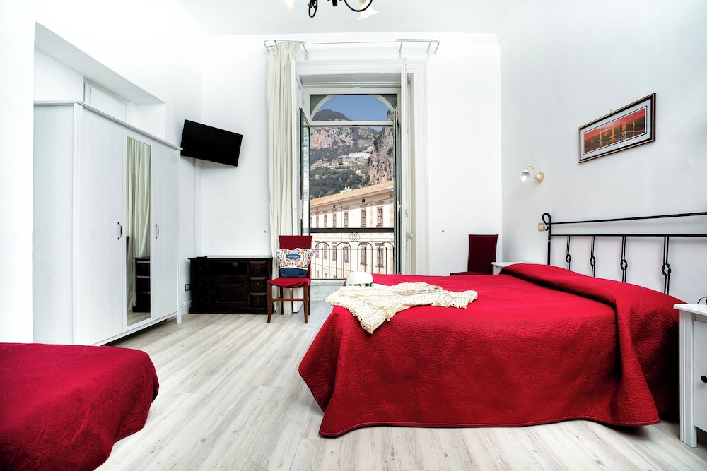 Hotel Fontana — Hotel rooms in Amalfi, Campania