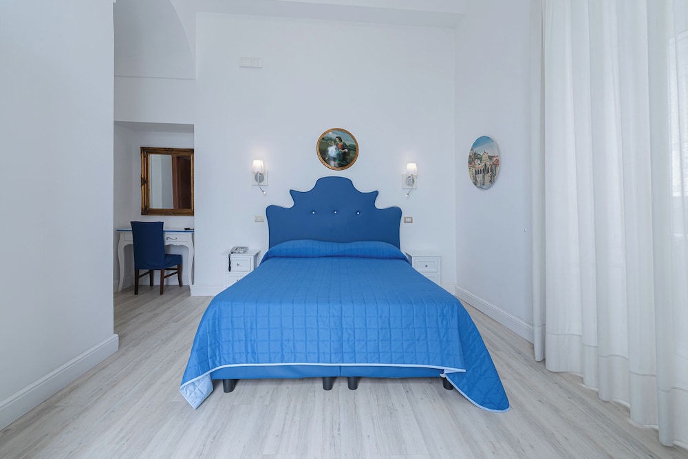 Hotel Fontana — Hotel rooms in Amalfi, Campania