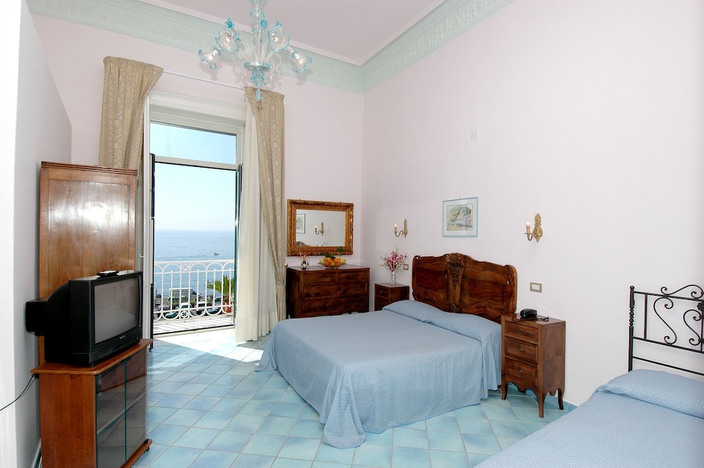 Hotel Fontana — Hotel rooms in Amalfi, Campania