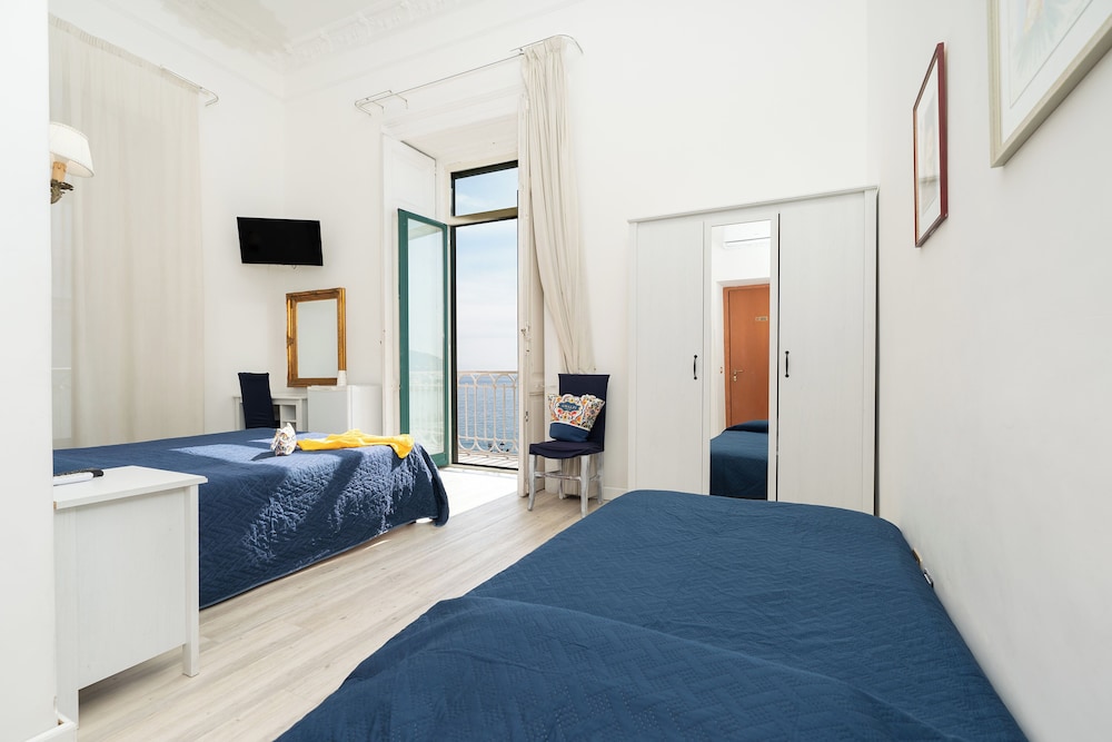 Hotel Fontana — Hotel rooms in Amalfi, Campania
