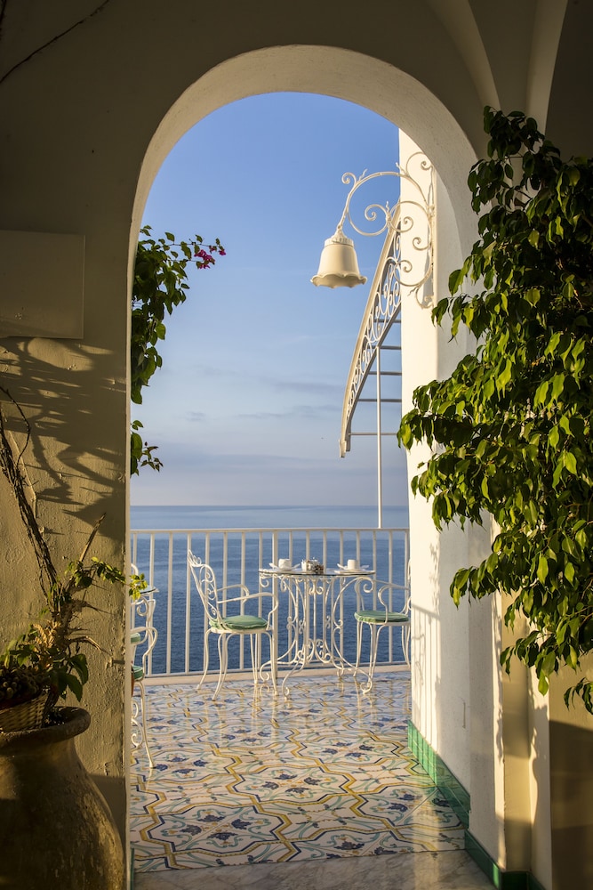 Hotel Marina Riviera — Hotel building in Amalfi, Campania