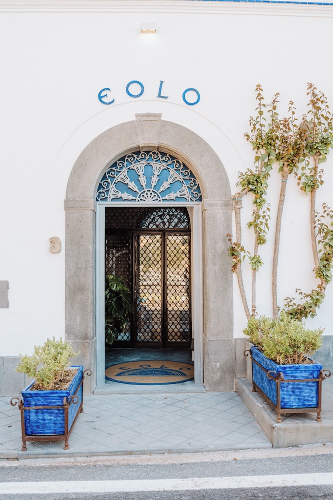 Hotel Marina Riviera — Hotel building in Amalfi, Campania