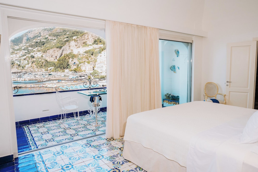 Hotel Marina Riviera — Hotel rooms in Amalfi, Campania