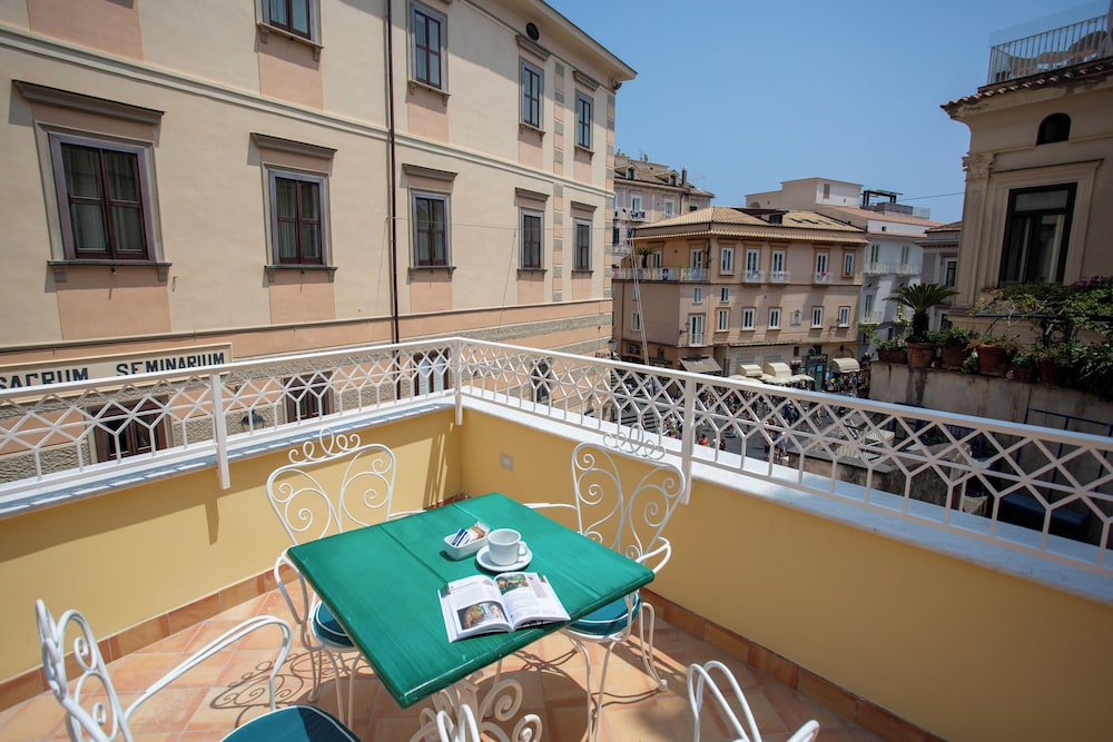 Hotel Marina Riviera — Hotel building in Amalfi, Campania