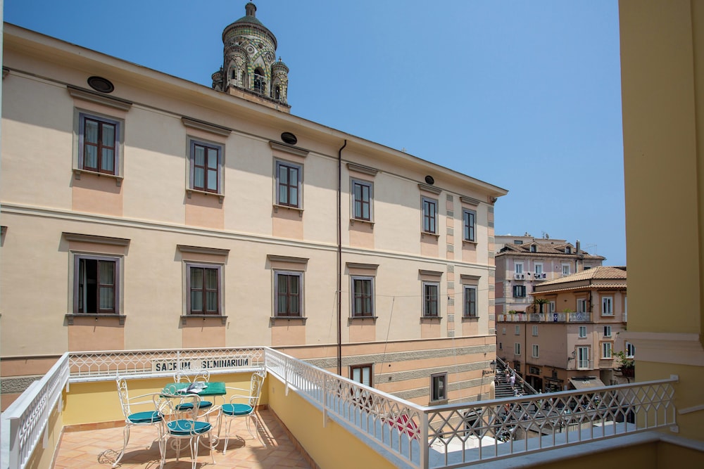 Hotel Marina Riviera — Hotel building in Amalfi, Campania