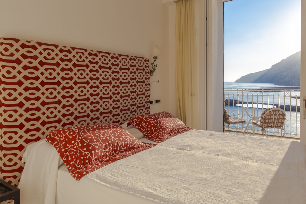 Hotel Marina Riviera — Hotel rooms in Amalfi, Campania