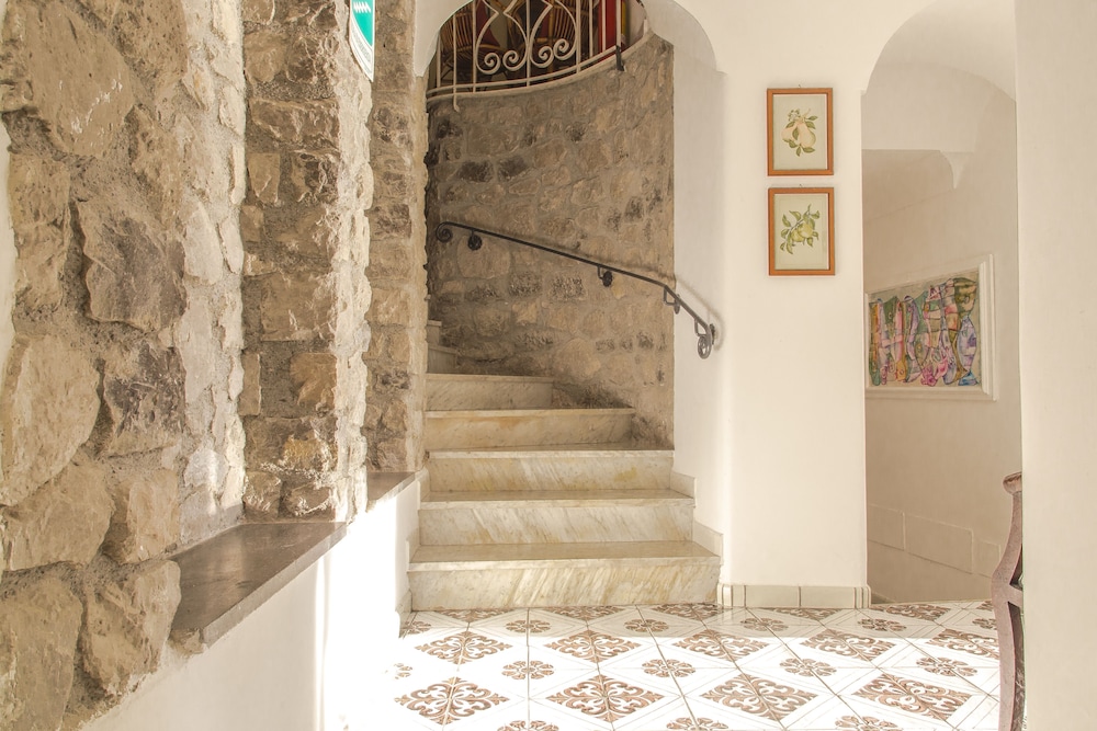 Hotel Marina Riviera — Hotel building in Amalfi, Campania