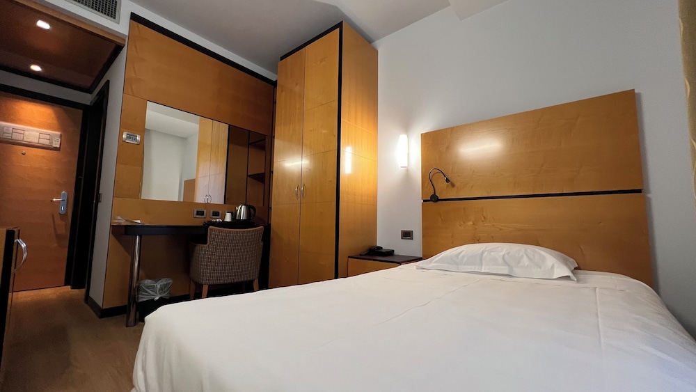 Hotel Igea — Hotel rooms in Brescia, Lombardy