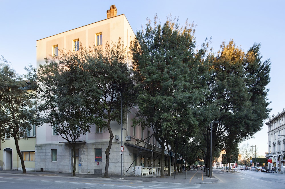 Hotel Igea — Hotel building in Brescia, Lombardy