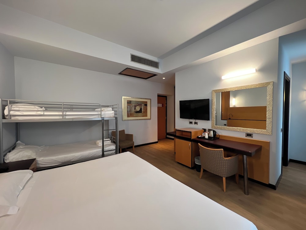 Hotel Igea — Hotel rooms in Brescia, Lombardy