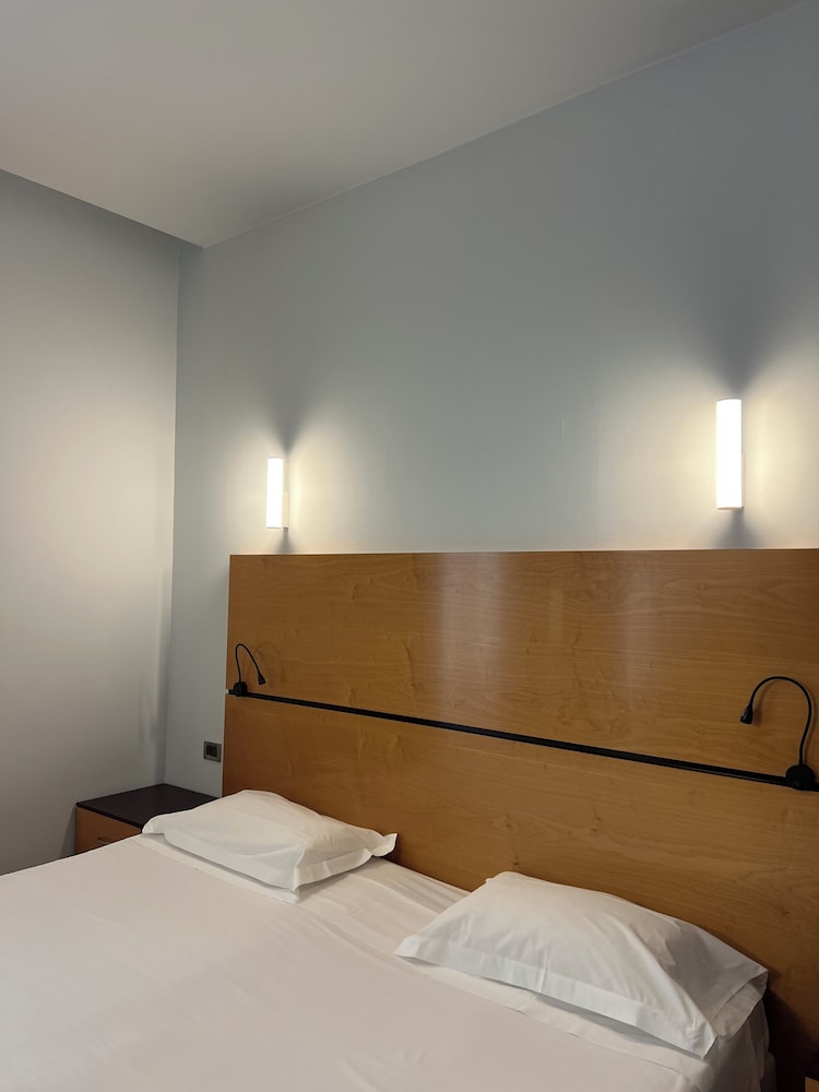 Hotel Igea — Hotel rooms in Brescia, Lombardy