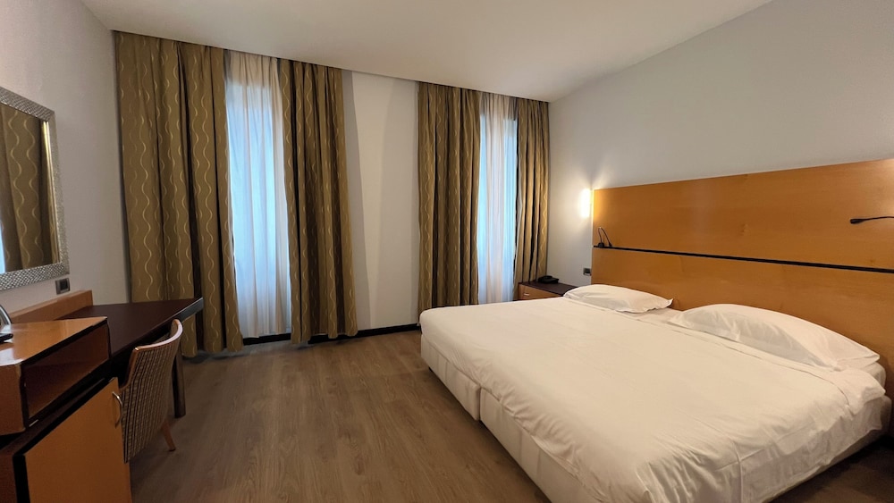 Hotel Igea — Hotel rooms in Brescia, Lombardy