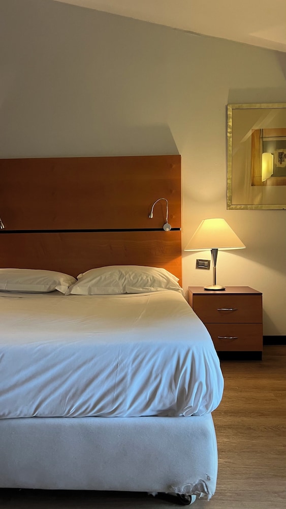 Hotel Igea — Hotel rooms in Brescia, Lombardy