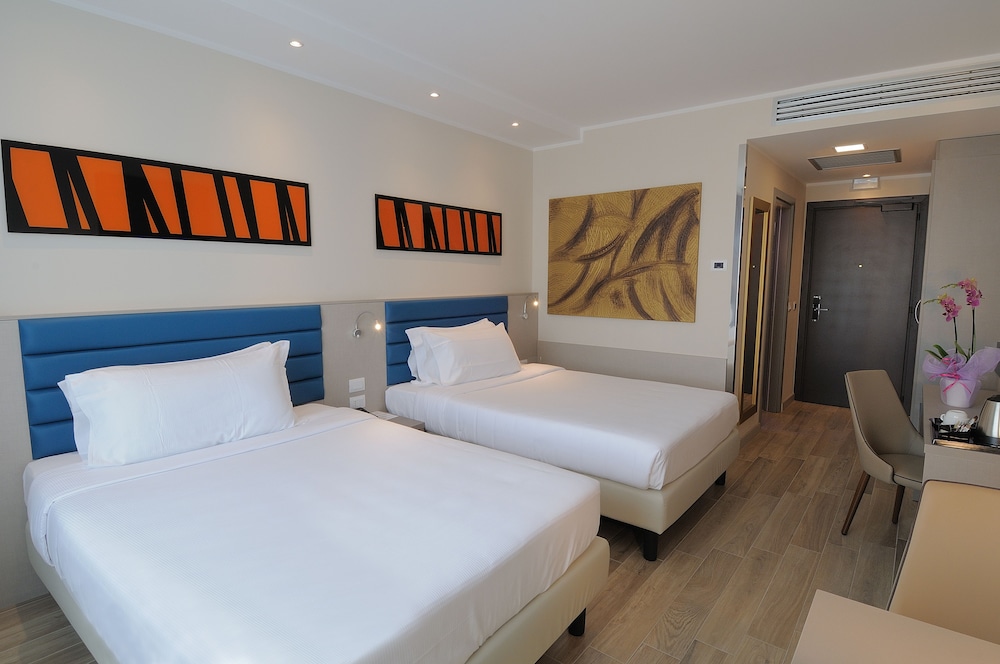 iH Hotels Milano Lorenteggio — Hotel rooms in Milan, Lombardy