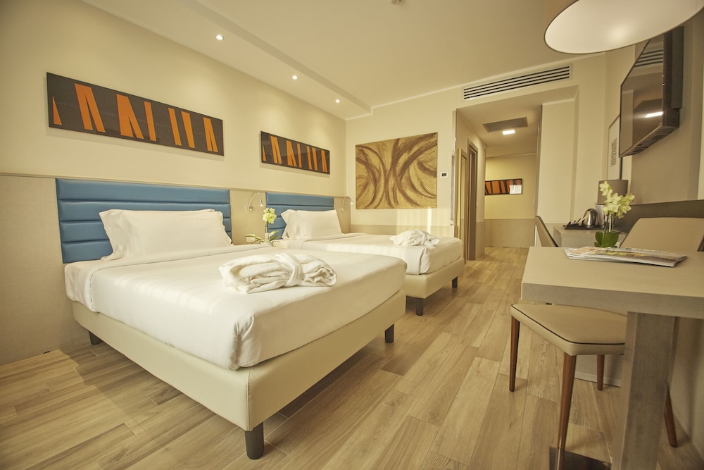 iH Hotels Milano Lorenteggio — Hotel rooms in Milan, Lombardy