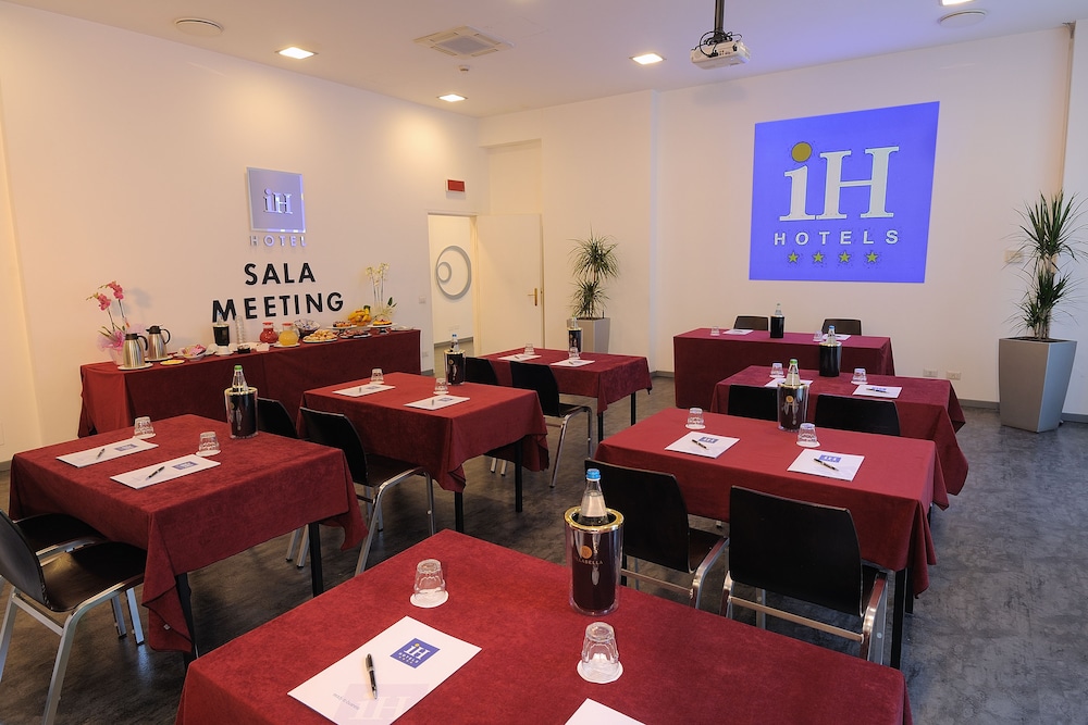iH Hotels Milano Lorenteggio — Restaurant & bars in Milan, Lombardy