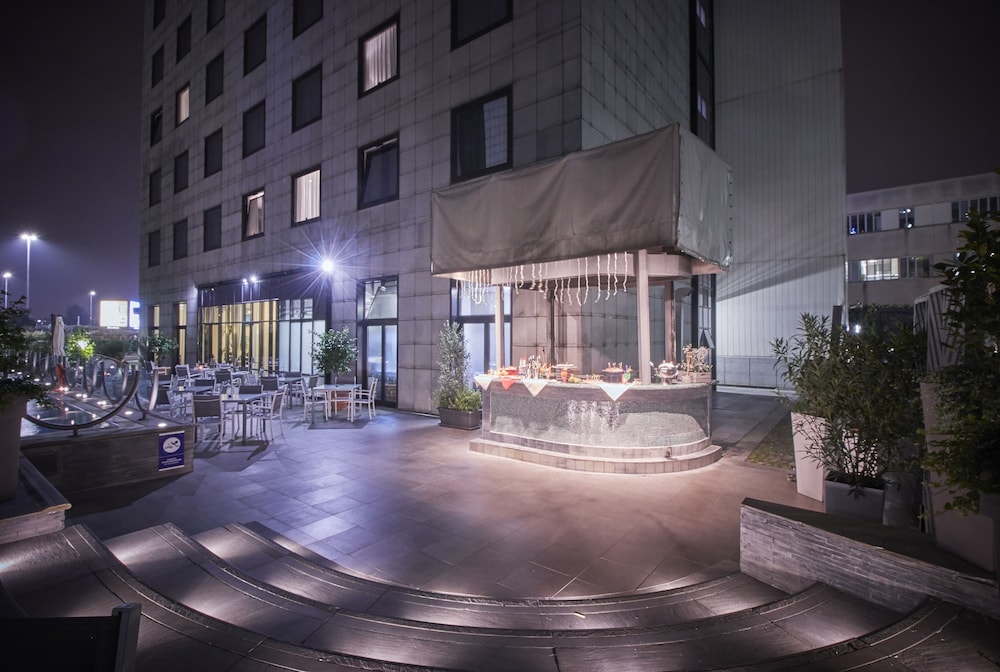 iH Hotels Milano Lorenteggio — Restaurant & bars in Milan, Lombardy