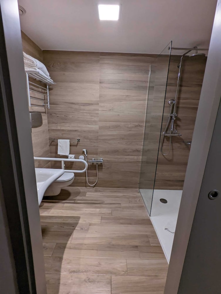 iH Hotels Milano Lorenteggio — Hotel rooms in Milan, Lombardy