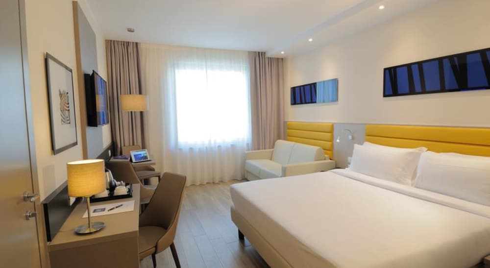 iH Hotels Milano Lorenteggio — Hotel rooms in Milan, Lombardy