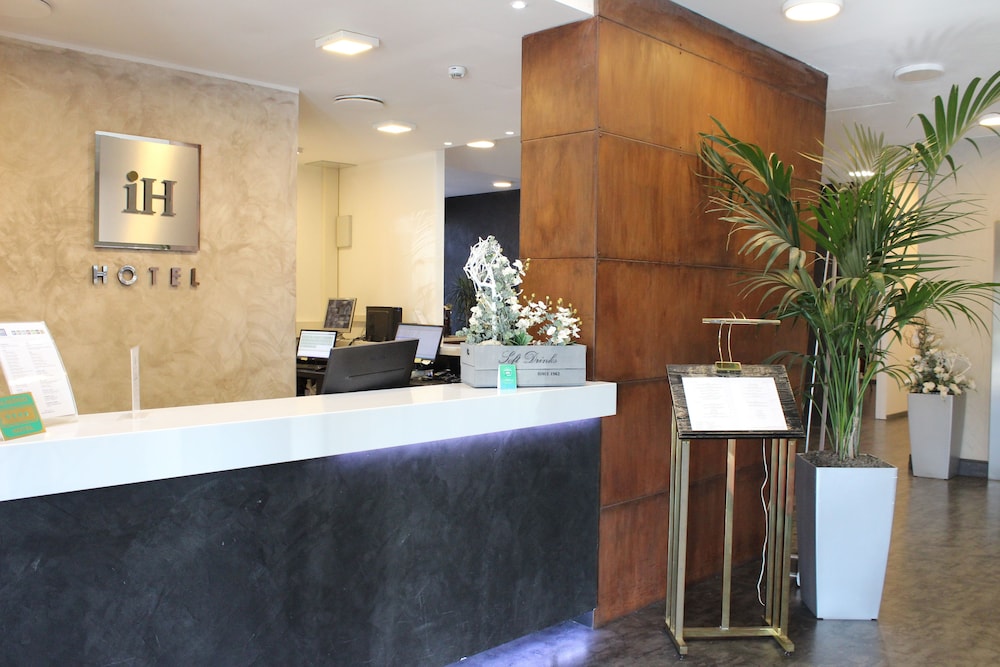 iH Hotels Milano Lorenteggio — Hotel building in Milan, Lombardy