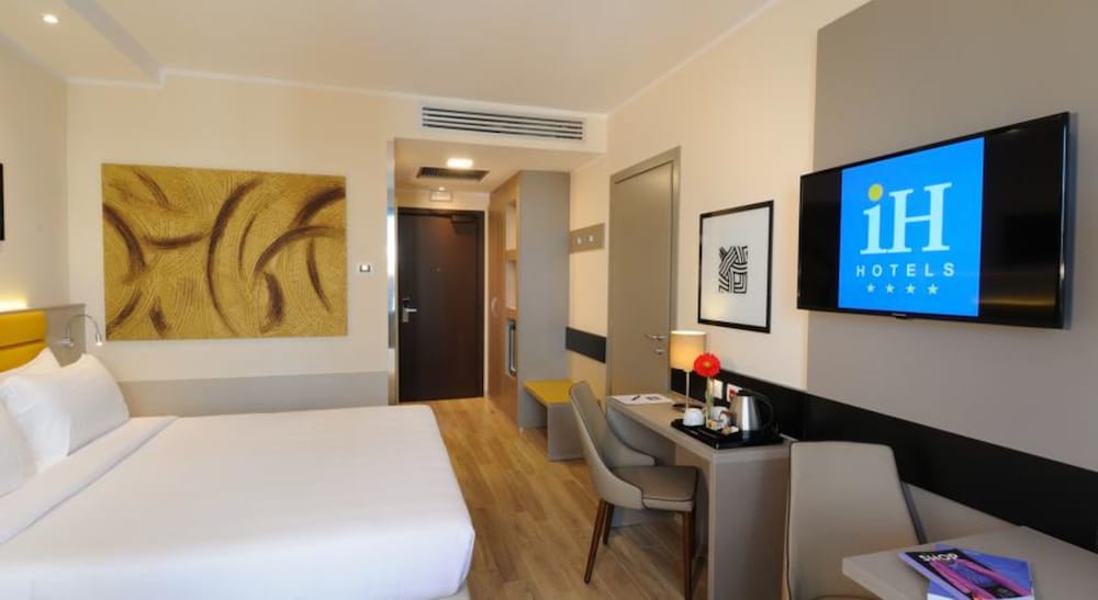 iH Hotels Milano Lorenteggio — Hotel rooms in Milan, Lombardy