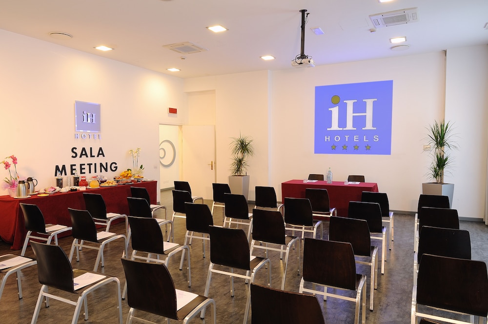 iH Hotels Milano Lorenteggio — Hotel building in Milan, Lombardy