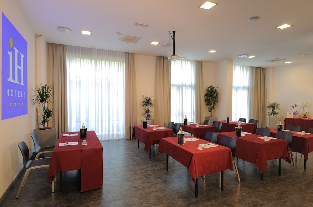 iH Hotels Milano Lorenteggio — Restaurant & bars in Milan, Lombardy