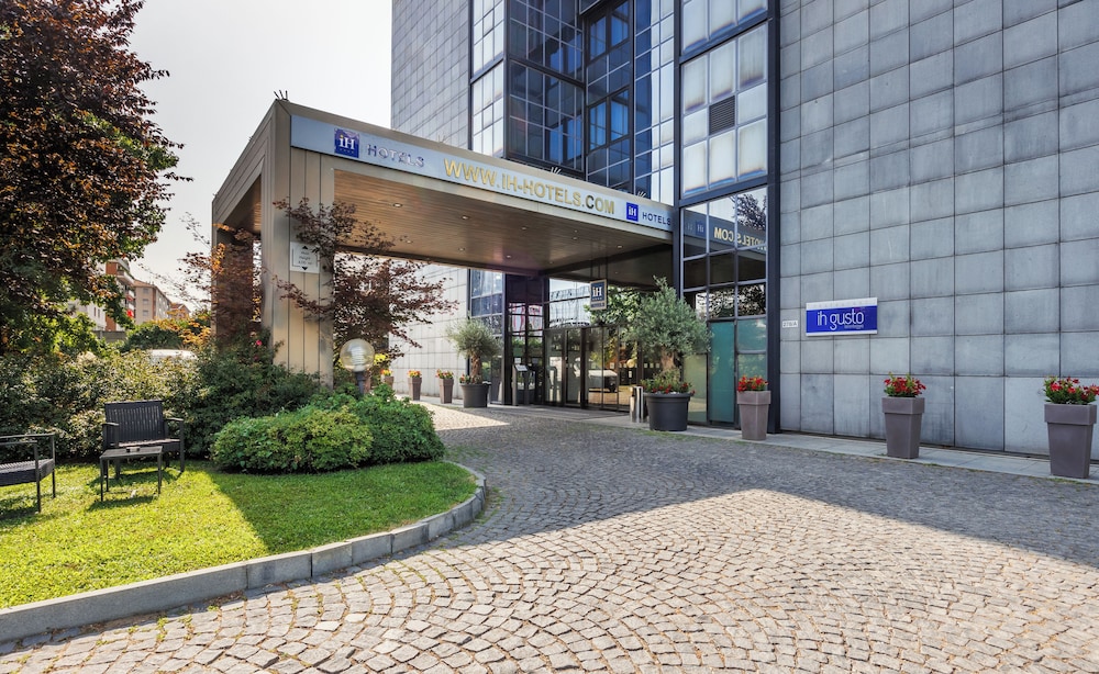 iH Hotels Milano Lorenteggio — Hotel building in Milan, Lombardy