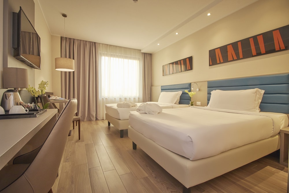 iH Hotels Milano Lorenteggio — Hotel rooms in Milan, Lombardy