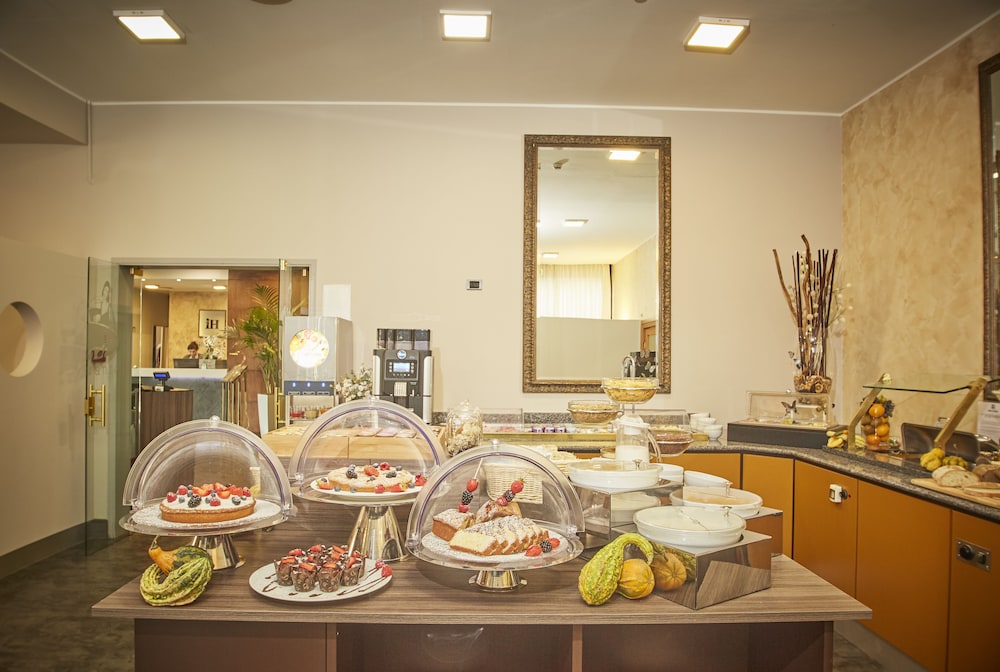 iH Hotels Milano Lorenteggio — Restaurant & bars in Milan, Lombardy