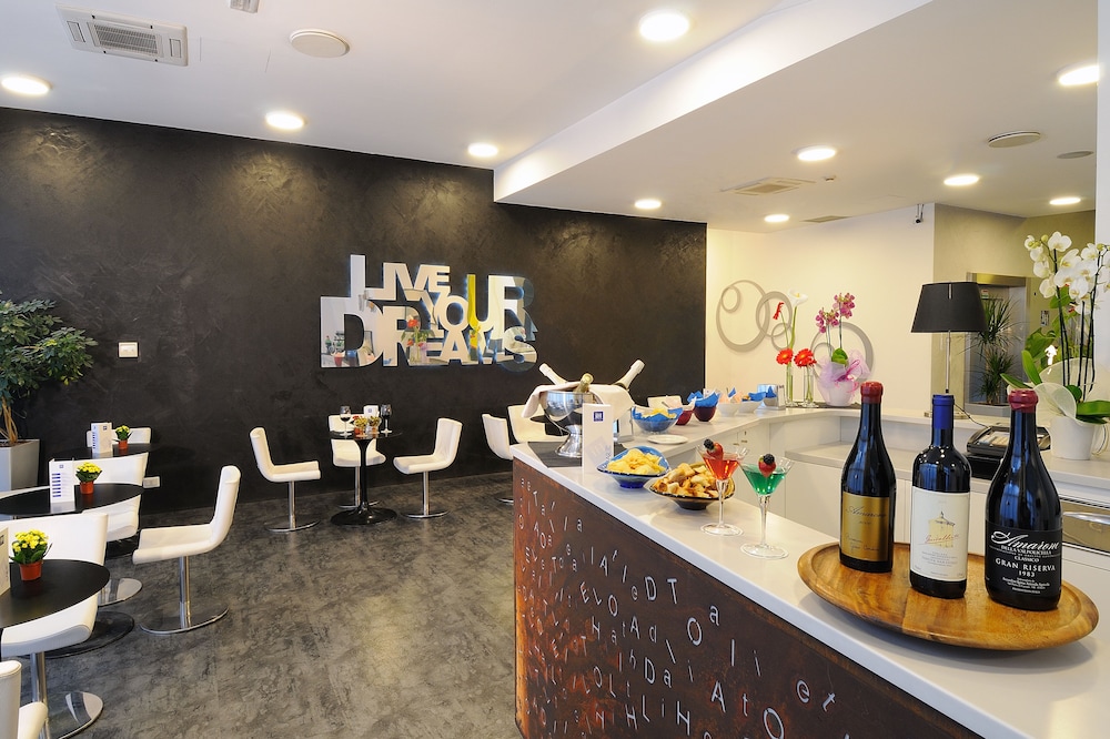 iH Hotels Milano Lorenteggio — Restaurant & bars in Milan, Lombardy