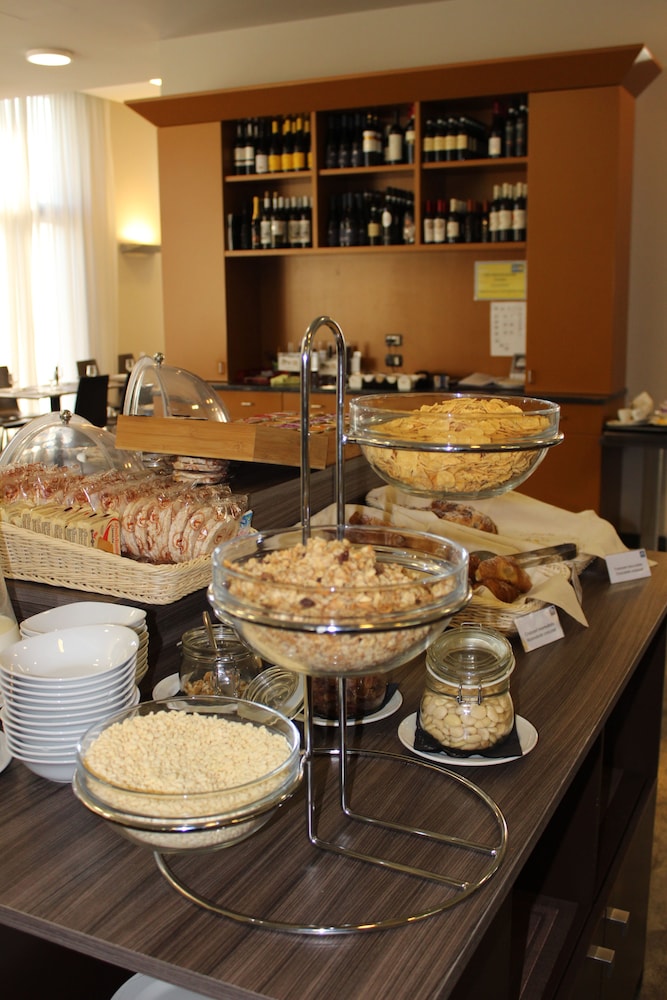 iH Hotels Milano Lorenteggio — Restaurant & bars in Milan, Lombardy