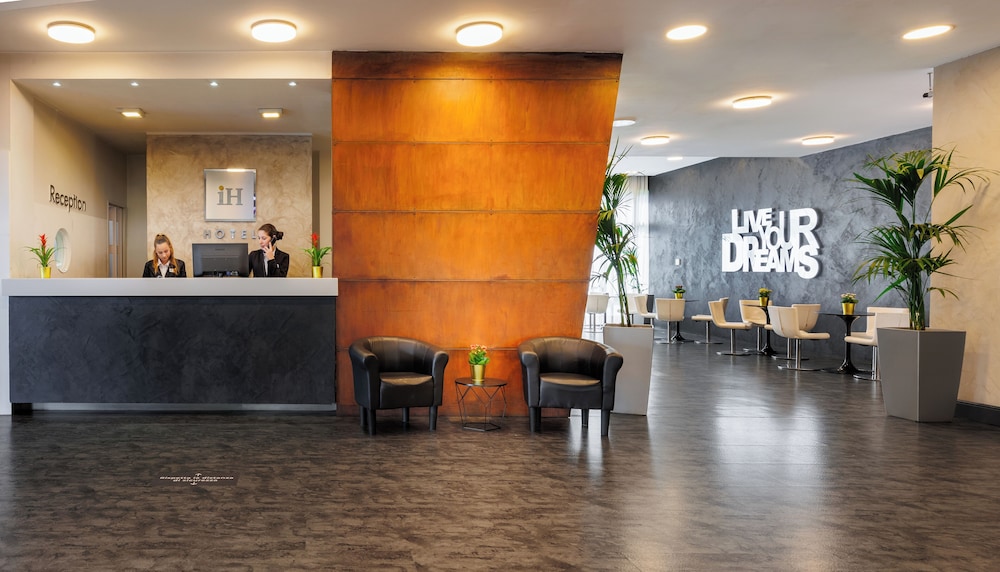 iH Hotels Milano Lorenteggio — Hotel building in Milan, Lombardy