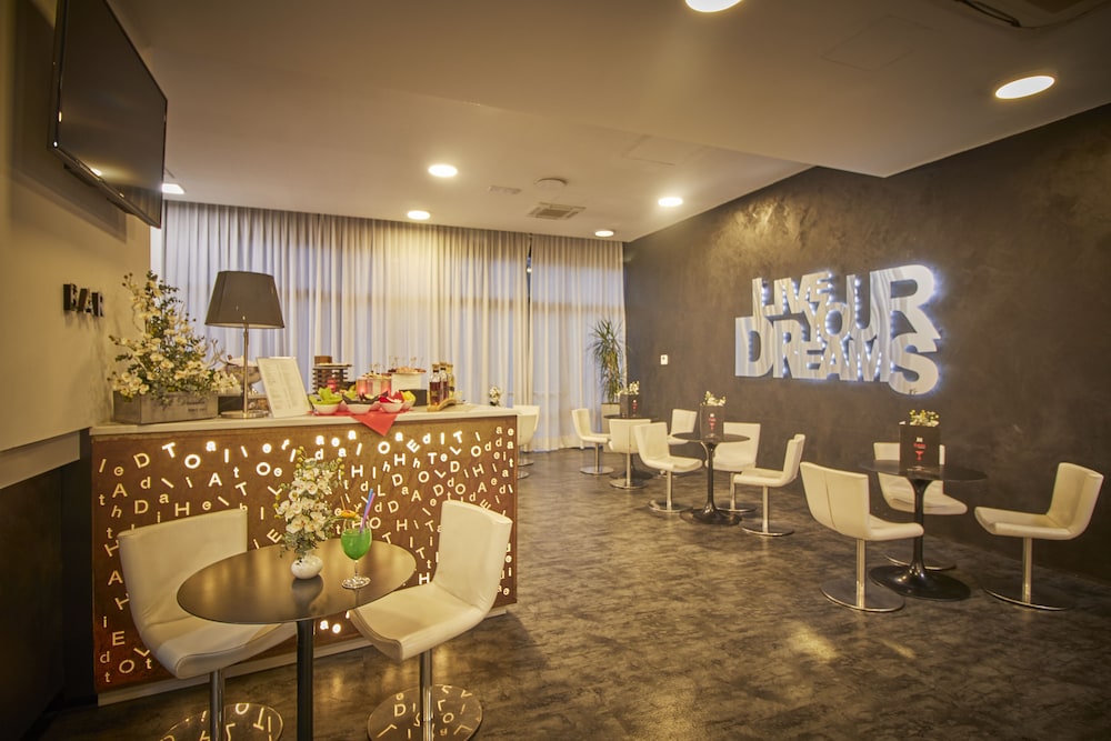 iH Hotels Milano Lorenteggio — Restaurant & bars in Milan, Lombardy