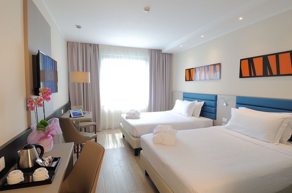 iH Hotels Milano Lorenteggio — Hotel rooms in Milan, Lombardy