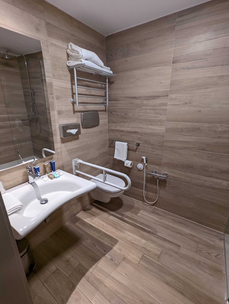 iH Hotels Milano Lorenteggio — Hotel rooms in Milan, Lombardy
