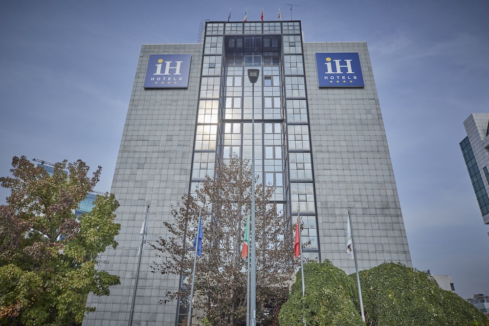 iH Hotels Milano Lorenteggio — Hotel building in Milan, Lombardy