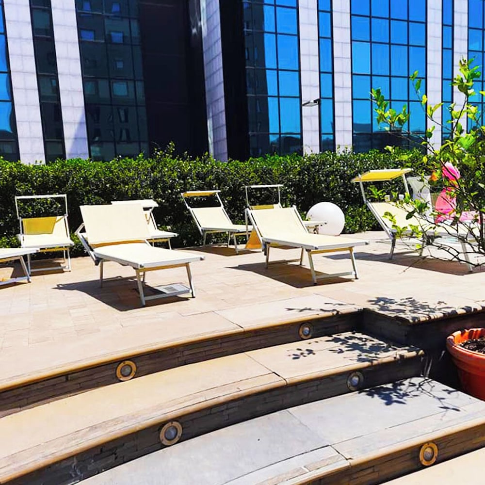 iH Hotels Milano Lorenteggio — Hotel building in Milan, Lombardy